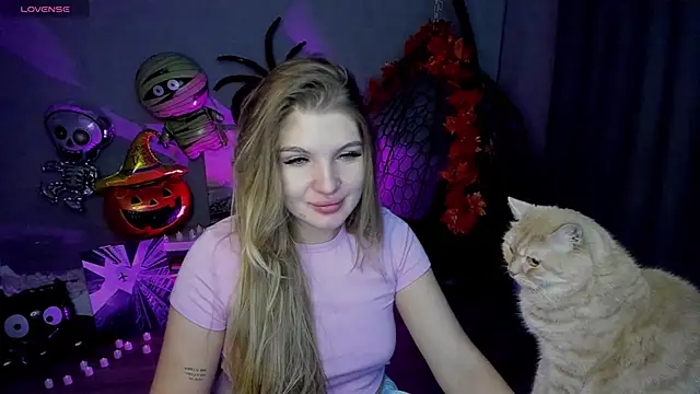 Snapshot of lily_williamss chatting on 10-17-25, 12:36 lily williamss online show from 10-17-25, 12:36