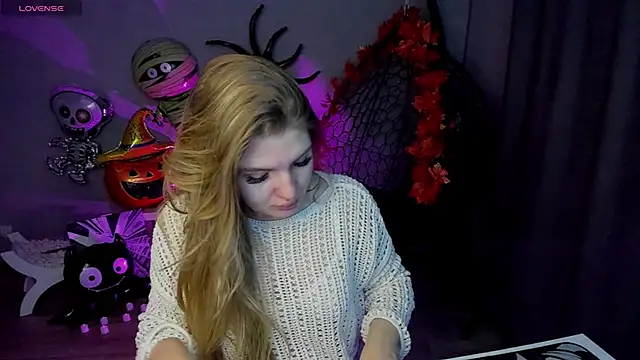 Snapshot of lily_williamss chatting on 10-25-25, 12:29 lily williamss online show from 10-25-25, 12:29