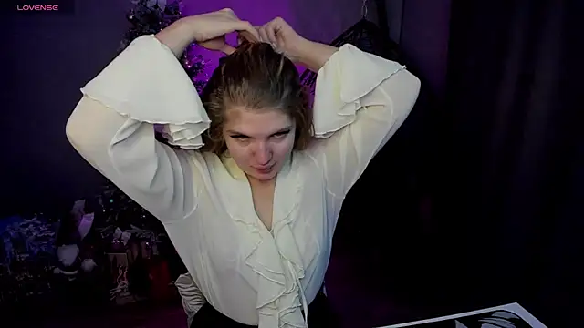 Snapshot of lily_williamss chatting on 11-13-25, 12:09 lily williamss online show from 11-13-25, 12:09