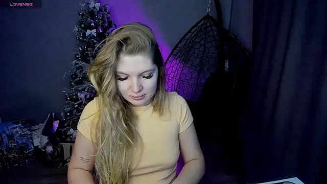 Snapshot of lily_williamss chatting on 11-19-25, 12:10 lily williamss online show from 11-19-25, 12:10