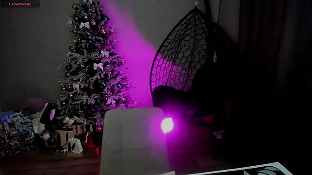 Snapshot of lily_williamss chatting on 11-24-25, 12:10 lily williamss online show from 11-24-25, 12:10