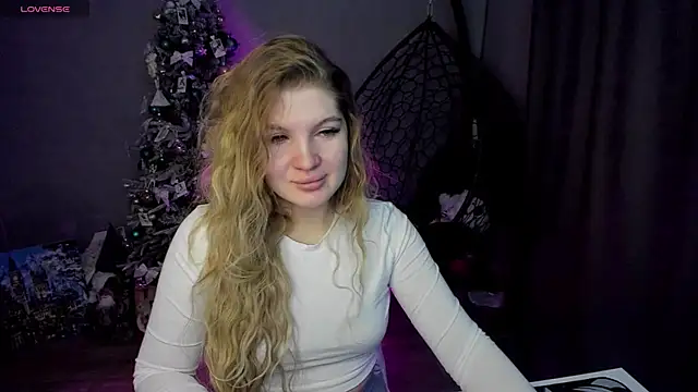 Snapshot of lily_williamss chatting on 12-16-25, 12:04 lily williamss online show from 12-16-25, 12:04