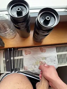 Snapshot of Siggidc2n chatting on 03-11-26, 11:16 Siggidc2n online show from 03-11-26, 11:16