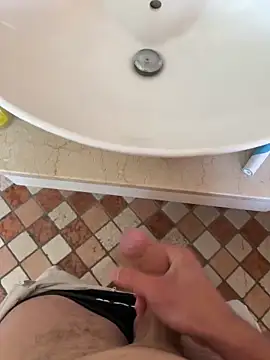 Snapshot of Siggidc2n chatting on 04-15-26, 10:22 Siggidc2n online show from 04-15-26, 10:22