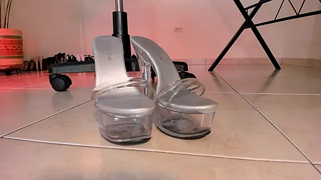 Snapshot of Kimmroggerr chatting on 02-15-25, 08:22 Kimmroggerr online show from 02-15-25, 08:22