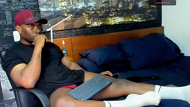thomas santtos1 online show from 02-18-25, 01:11
