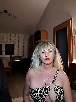 Snapshot of Tinuus chatting on 09-27-25, 06:57 Tinuus online show from 09-27-25, 06:57