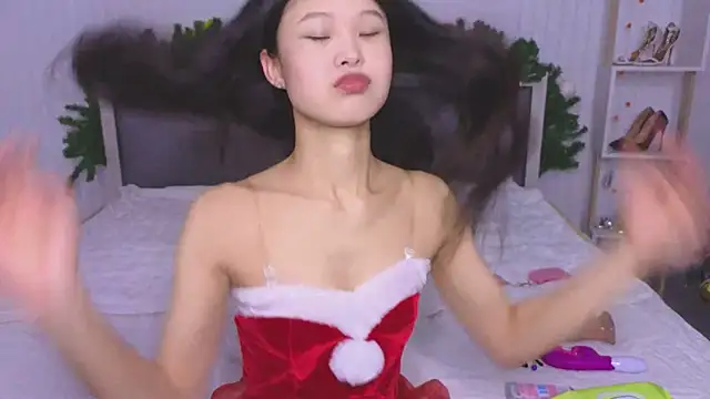 Tina Kim  online show from 12-24-24, 04:33