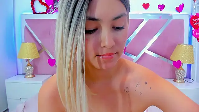 Snapshot of NinnaVous chatting on 02-27-25, 07:15 NinnaVous online show from 02-27-25, 07:15