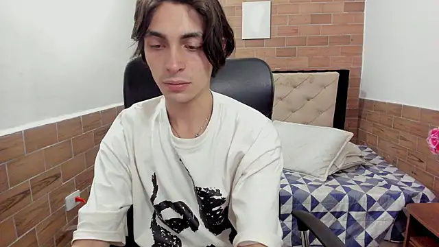 Snapshot of MIKE_HUNTER7 chatting on 12-21-24, 03:47 MIKE HUNTER7 online show from 12-21-24, 03:47