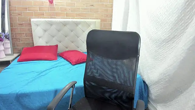 Snapshot of MIKE_HUNTER7 chatting on 02-12-25, 12:22 MIKE HUNTER7 online show from 02-12-25, 12:22