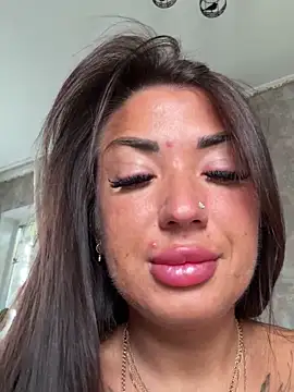 Snapshot of RuslanaXX chatting on 09-21-25, 02:13 RuslanaXX online show from 09-21-25, 02:13