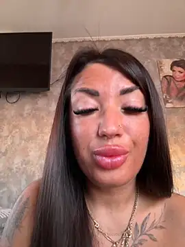 Snapshot of RuslanaXX chatting on 10-16-25, 01:17 RuslanaXX online show from 10-16-25, 01:17