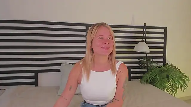 stefanny ruiz  online show from 02-17-25, 12:48