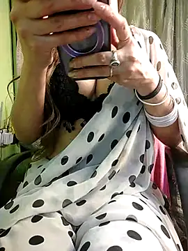 Snapshot of seductivegirl55 chatting on 02-10-25, 06:24 seductivegirl55 online show from 02-10-25, 06:24