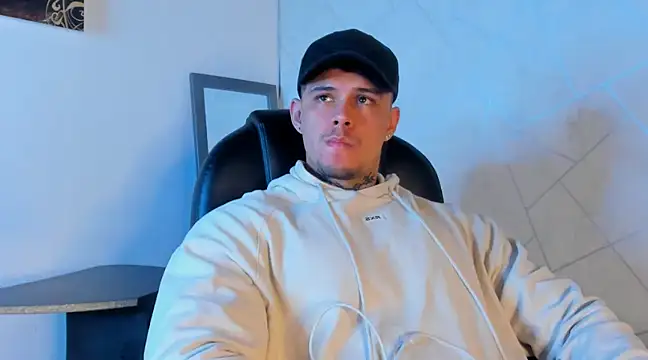 NoahhBrown online show from 03-04-25, 03:22