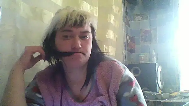 Snapshot of HollyLaBerry chatting on 05-11-26, 02:45 HollyLaBerry online show from 05-11-26, 02:45