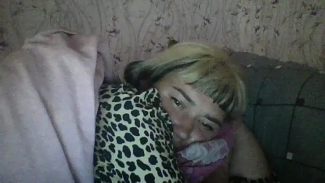 Snapshot of HollyLaBerry chatting on 05-11-26, 04:04 HollyLaBerry online show from 05-11-26, 04:04