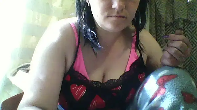 Snapshot of HollyLaBerry chatting on 05-16-26, 07:05 HollyLaBerry online show from 05-16-26, 07:05