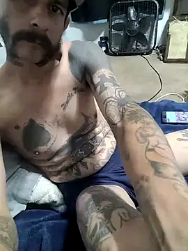 Snapshot of LongDickZee562 chatting on 10-20-25, 08:48 LongDickZee562 online show from 10-20-25, 08:48