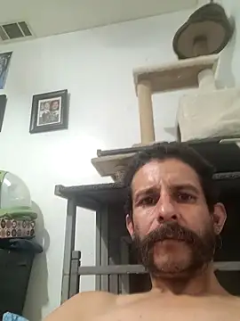 Snapshot of LongDickZee562 chatting on 10-29-25, 07:21 LongDickZee562 online show from 10-29-25, 07:21