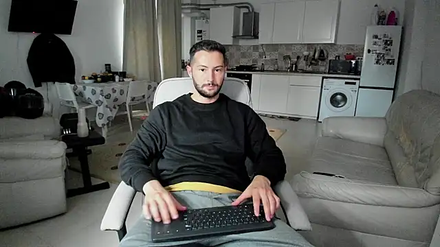 Snapshot of ZackFraser chatting on 10-06-25, 02:03 ZackFraser online show from 10-06-25, 02:03