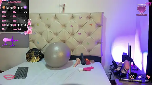 Snapshot of cleopatraa chatting on 05-09-26, 05:18 cleopatraa online show from 05-09-26, 05:18