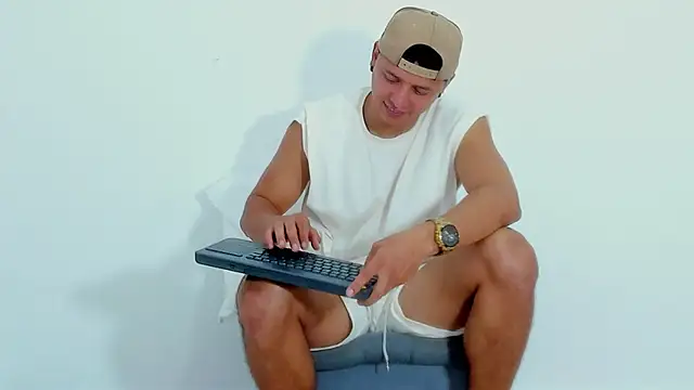 MITCHELL BURNS online show from 01-04-25, 10:34