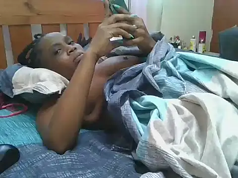 Snapshot of Sweetchoco5 chatting on 10-29-25, 06:59 Sweetchoco5 online show from 10-29-25, 06:59