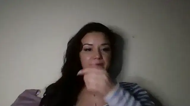 Snapshot of Linusya chatting on 10-26-25, 04:46 Linusya online show from 10-26-25, 04:46