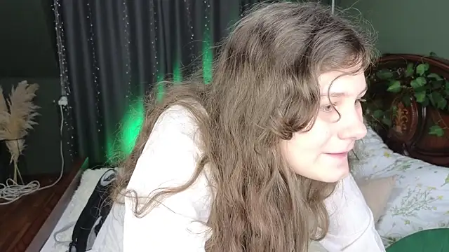 Snapshot of Charlotte_wow chatting on 12-04-25, 08:28 Charlotte wow online show from 12-04-25, 08:28