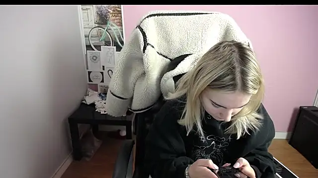 viktoria lovely online show from 12-18-25, 09:37