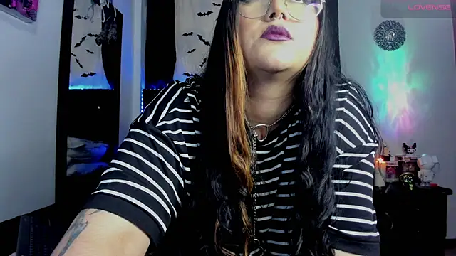 Snapshot of Nat_chubbygoth chatting on 02-12-25, 10:15 Nat chubbygoth online show from 02-12-25, 10:15