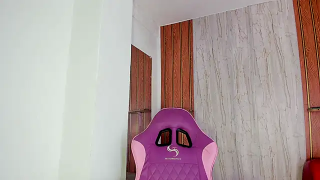 Alika01 online show from 10-04-25, 01:42