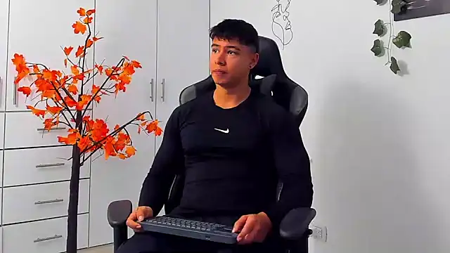 Snapshot of Bray_Kevin chatting on 01-08-26, 03:03 Bray Kevin online show from 01-08-26, 03:03