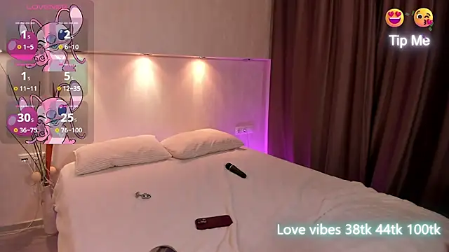 Snapshot of Tracy-Taylor chatting on 03-10-25, 12:59 Tracy-Taylor online show from 03-10-25, 12:59