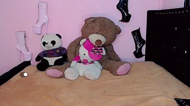 Snapshot of Ciinamonloren chatting on 03-06-25, 03:35 Ciinamonloren online show from 03-06-25, 03:35