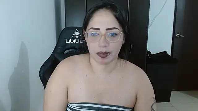 natashasmithe online show from 02-08-25, 02:15