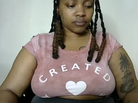 Snapshot of Brown_sexy chatting on 01-28-25, 02:43 Brown sexy online show from 01-28-25, 02:43