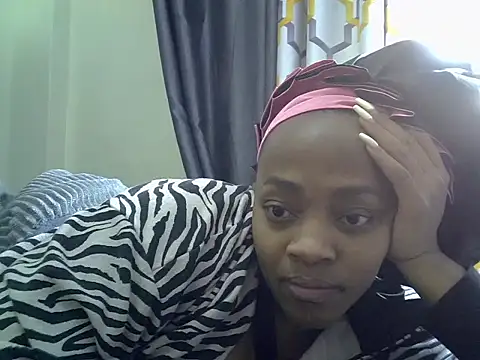 Snapshot of Brown_sexy chatting on 07-09-26, 10:47 Brown sexy online show from 07-09-26, 10:47