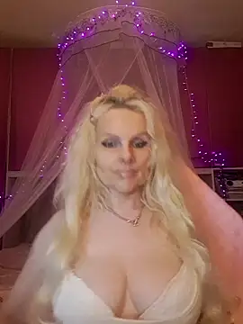 Snapshot of Angeldevilus chatting on 06-11-26, 11:58 Angeldevilus online show from 06-11-26, 11:58