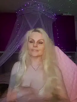 Snapshot of Angeldevilus chatting on 06-16-26, 11:18 Angeldevilus online show from 06-16-26, 11:18