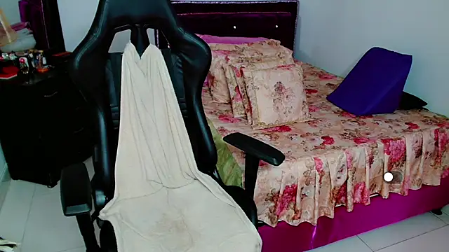 Lily Benet1 online show from 02-23-25, 08:33