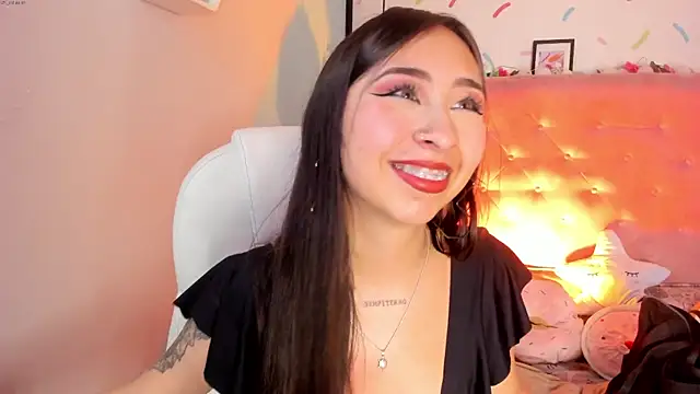 Snapshot of _cloe_martinez chatting on 01-24-25, 09:47 cloe martinez online show from 01-24-25, 09:47