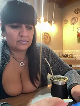 Snapshot of Sensualmente333 chatting on 06-24-26, 11:42 Sensualmente333 online show from 06-24-26, 11:42