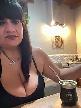 Snapshot of Sensualmente333 chatting on 07-16-26, 11:49 Sensualmente333 online show from 07-16-26, 11:49