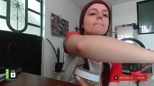 Scarletleon77 online show from 10-06-25, 04:04