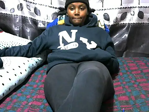 Snapshot of Sweet_kelsiey chatting on 03-14-25, 08:38 Sweet kelsiey online show from 03-14-25, 08:38