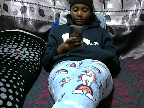 Snapshot of Sweet_kelsiey chatting on 03-17-25, 09:13 Sweet kelsiey online show from 03-17-25, 09:13