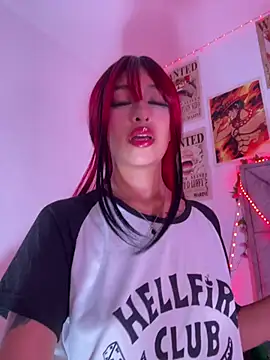 Snapshot of Hot_sophie_ chatting on 05-25-26, 01:44 Hot sophie online show from 05-25-26, 01:44